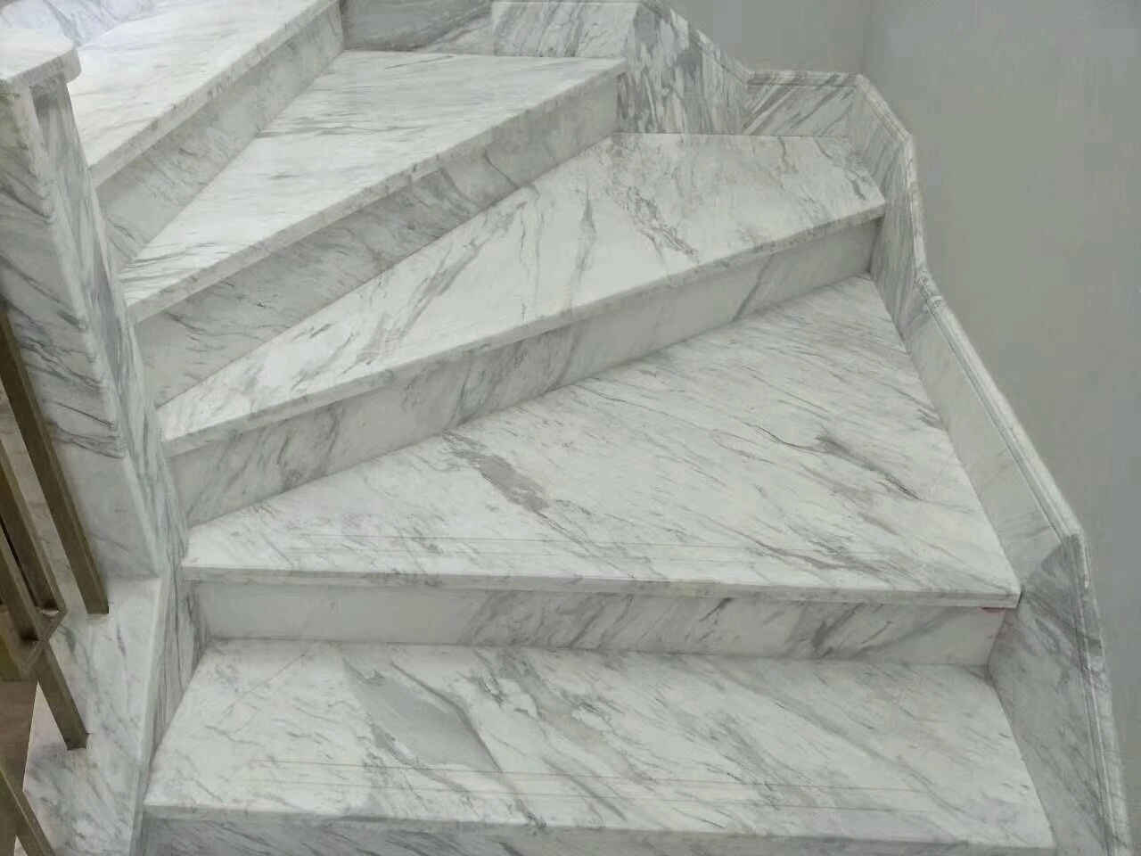 Volakas White Bookmatched white marble slabs Application Scenarios 2 Volakas White Bookmatched white marble slabs Application Scenarios 2